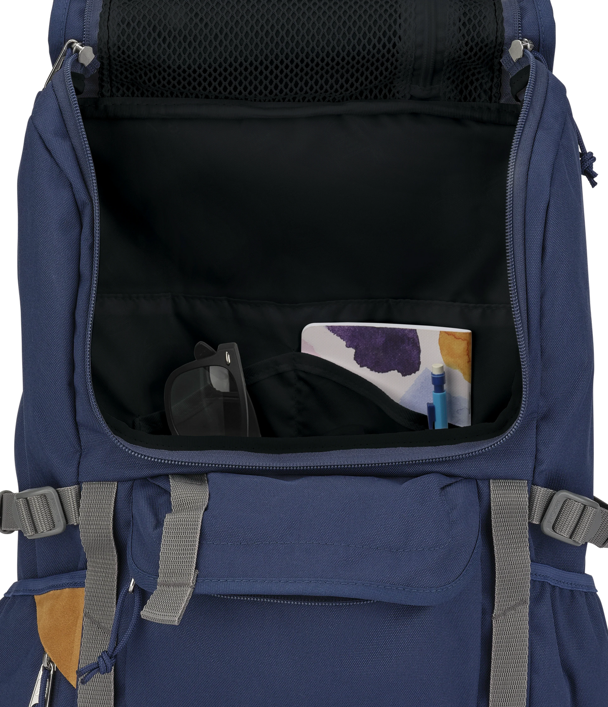 hatchet-backpack-x8 JS0A47J4003-DET3.webp