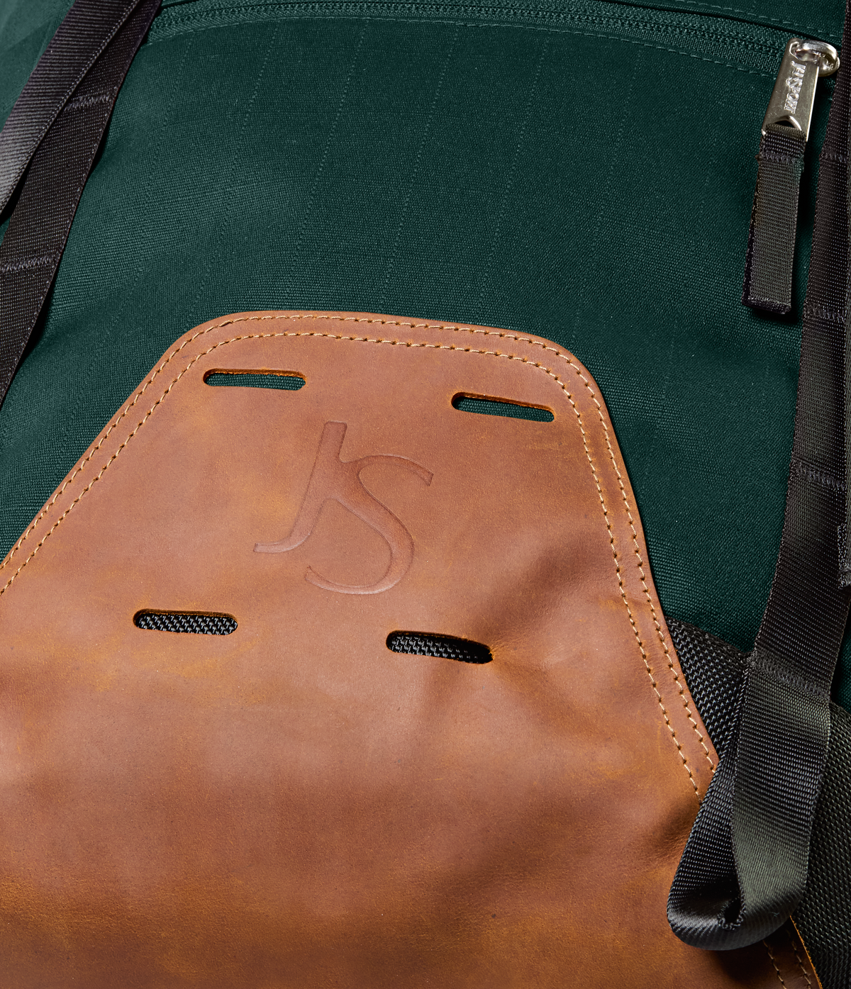 cruiser-rucksack-d3 JS0A86EP7F7-DET4.png