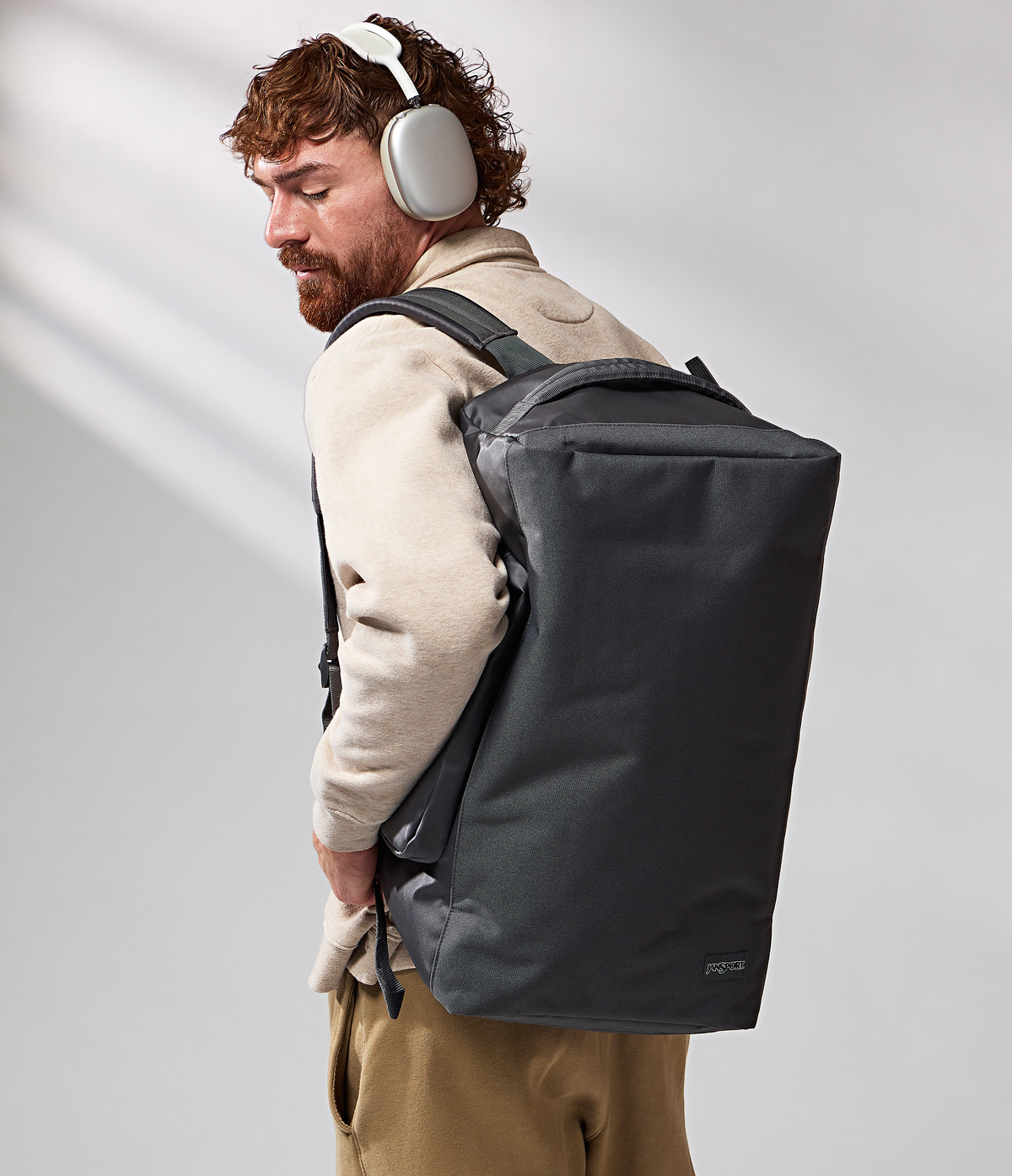 good-latitude-convertible-duffel-i2 JS0A8E8EDMX-MODEL.png